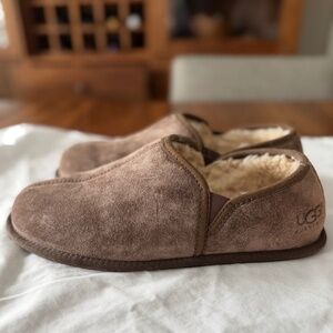 UGG Australia Men's Romeo II Slippers Size 12 Cappuccino Suede Sheepskin Slip-On